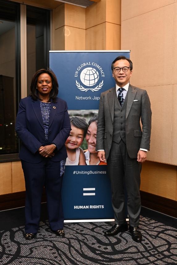Sanda Ojiambo, Assistant Secretary-General and CEO of UNGC and Tsutomu Igaki ©UN Global Compact/Robichon